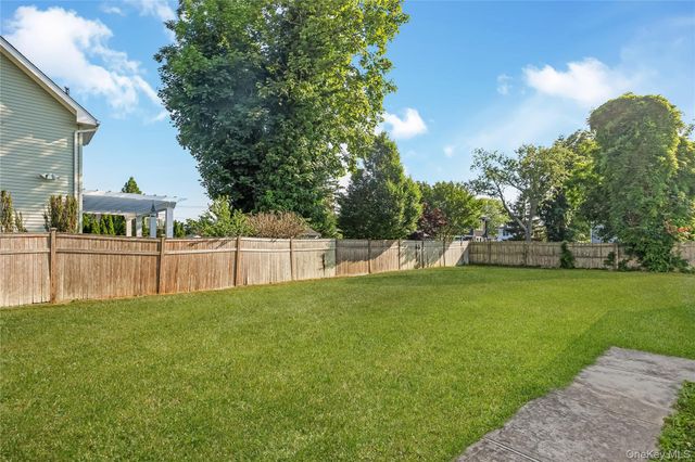 86 Union Avenue, Islip, NY 11751