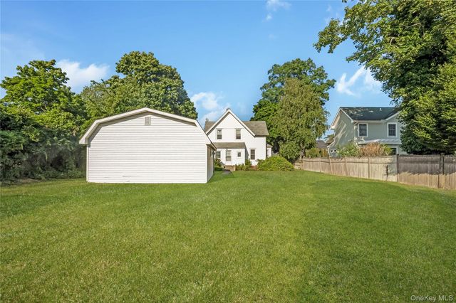 86 Union Avenue, Islip, NY 11751