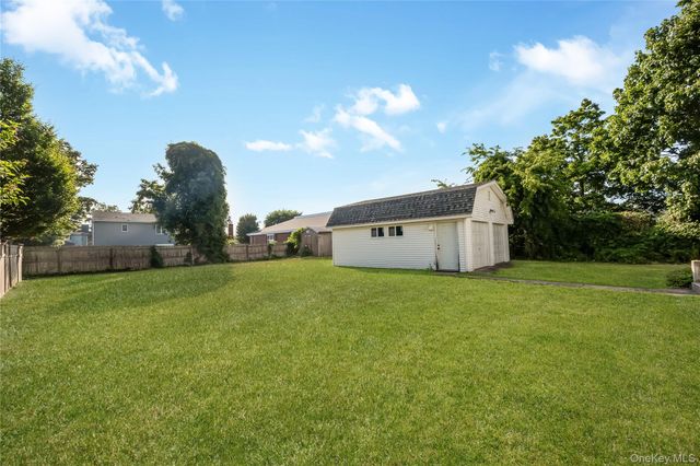 86 Union Avenue, Islip, NY 11751