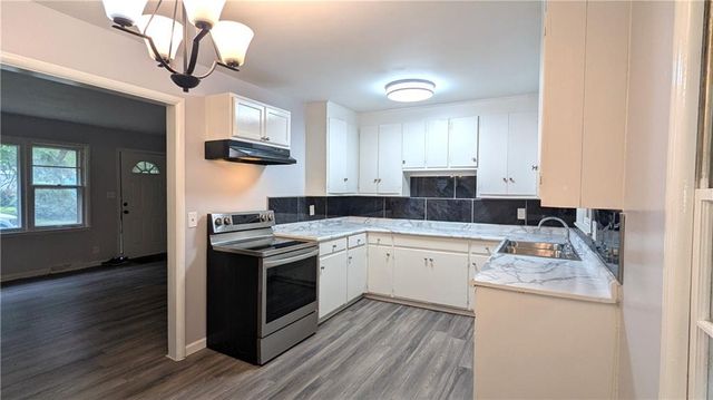 8618 Winchester Avenue, Kansas City, MO 64138