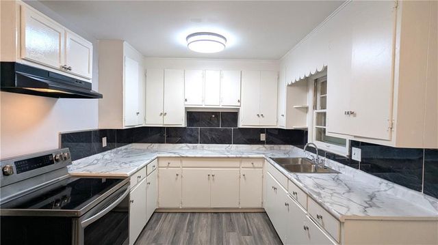 8618 Winchester Avenue, Kansas City, MO 64138