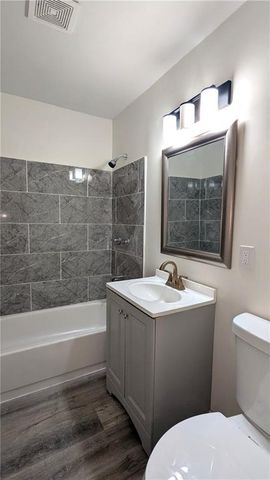 8618 Winchester Avenue, Kansas City, MO 64138