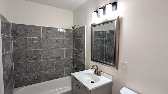 8618 Winchester Avenue, Kansas City, MO 64138