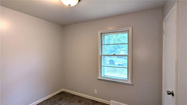 8618 Winchester Avenue, Kansas City, MO 64138