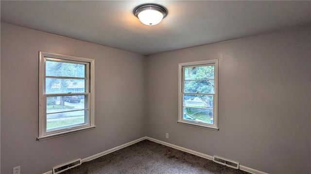 8618 Winchester Avenue, Kansas City, MO 64138