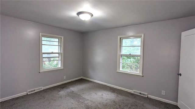 8618 Winchester Avenue, Kansas City, MO 64138