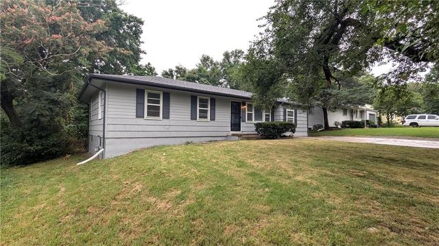 8618 Winchester Avenue, Kansas City, MO 64138