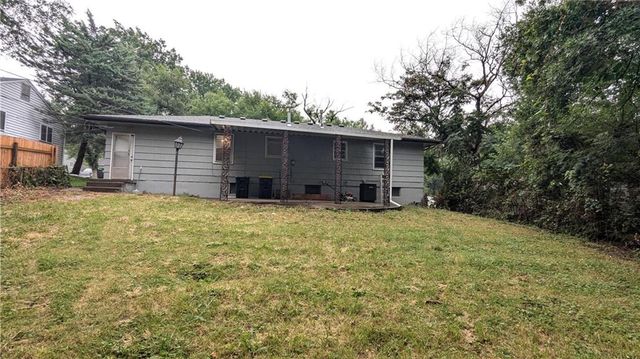 8618 Winchester Avenue, Kansas City, MO 64138