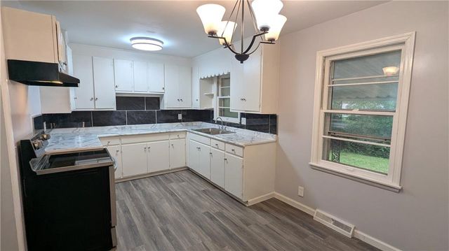 8618 Winchester Avenue, Kansas City, MO 64138