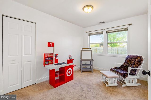9 LEEDOM RD, Elkton, MD 21921