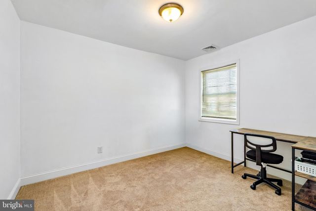 9 LEEDOM RD, Elkton, MD 21921