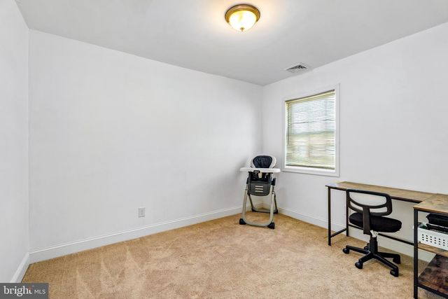 9 LEEDOM RD, Elkton, MD 21921