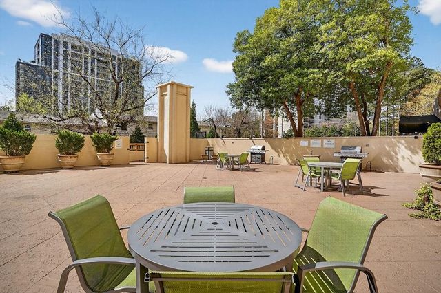 2479 Peachtree Road NE 1517, Atlanta, GA 30305