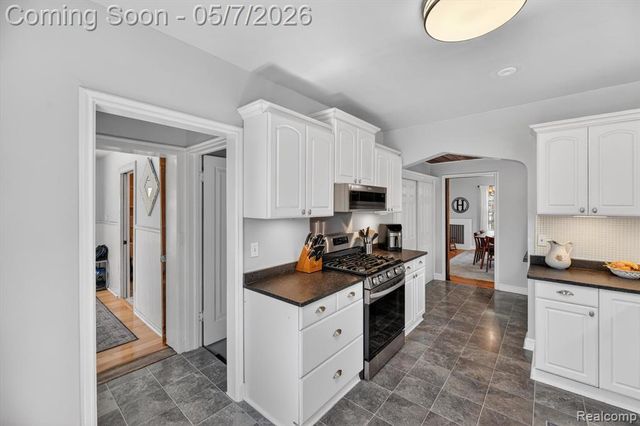 123 Riddle Street, Howell, MI 48843