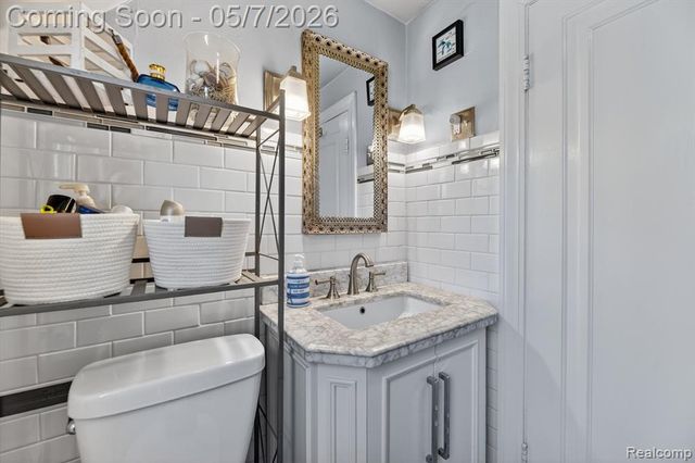 123 Riddle Street, Howell, MI 48843