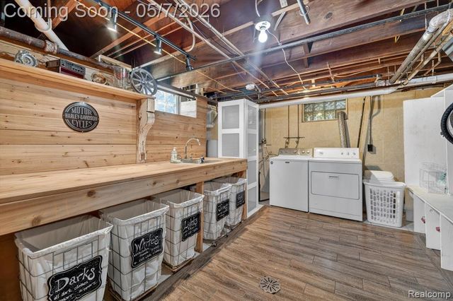 123 Riddle Street, Howell, MI 48843