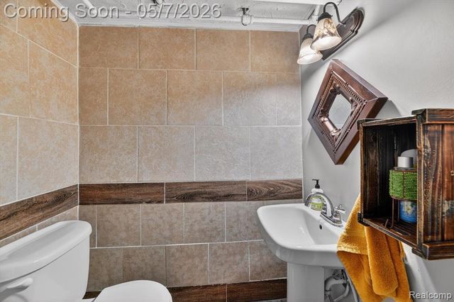 123 Riddle Street, Howell, MI 48843