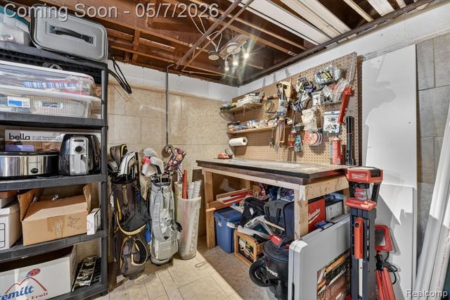 123 Riddle Street, Howell, MI 48843