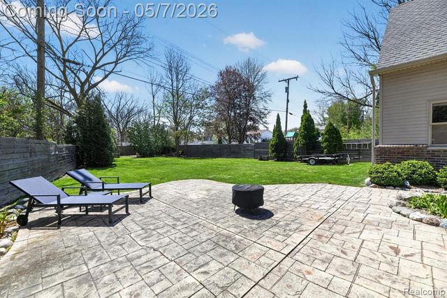 123 Riddle Street, Howell, MI 48843