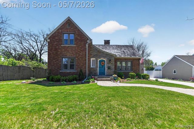 123 Riddle Street, Howell, MI 48843