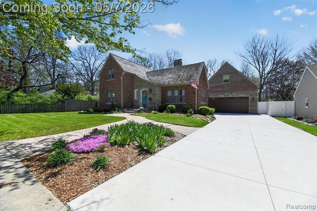 123 Riddle Street, Howell, MI 48843