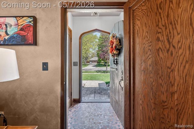 123 Riddle Street, Howell, MI 48843