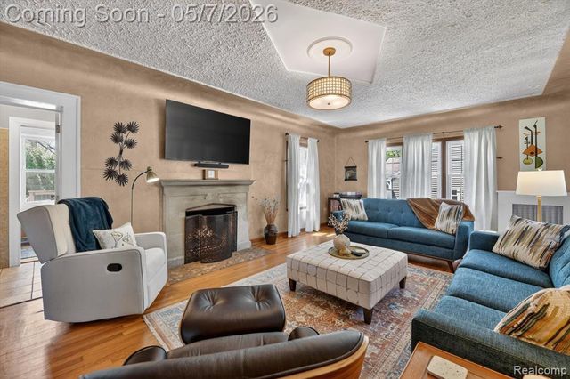 123 Riddle Street, Howell, MI 48843