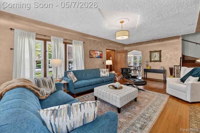123 Riddle Street, Howell, MI 48843