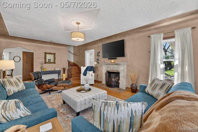 123 Riddle Street, Howell, MI 48843