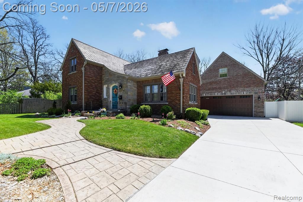 123 Riddle Street, Howell, MI 48843