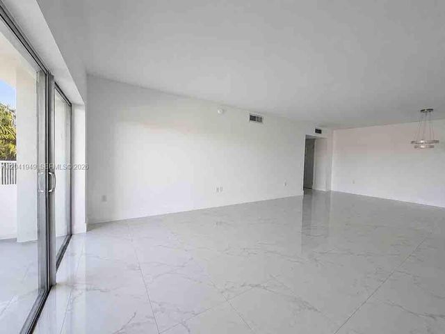 500 Bayview Dr 232, Sunny Isles Beach, FL 33160