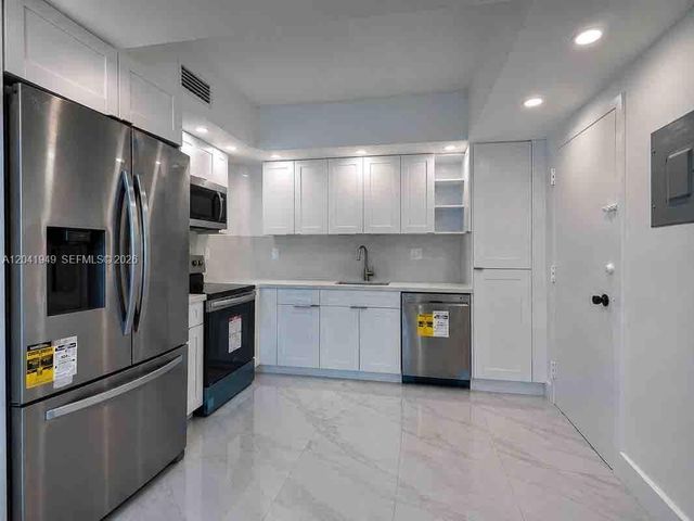 500 Bayview Dr 232, Sunny Isles Beach, FL 33160