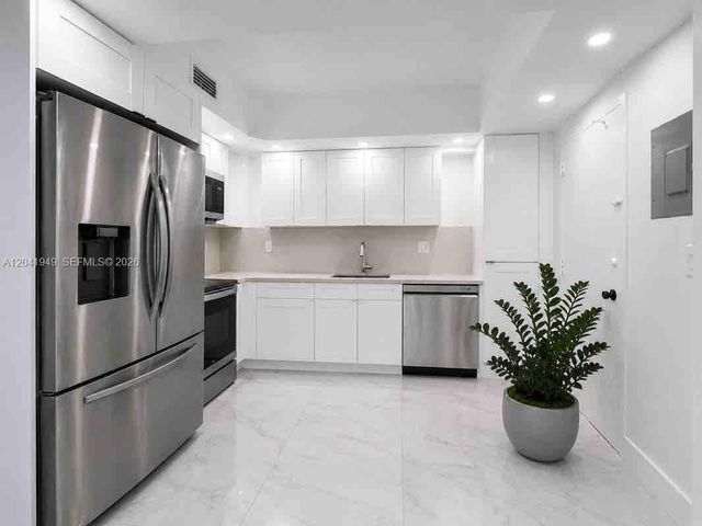 500 Bayview Dr 232, Sunny Isles Beach, FL 33160