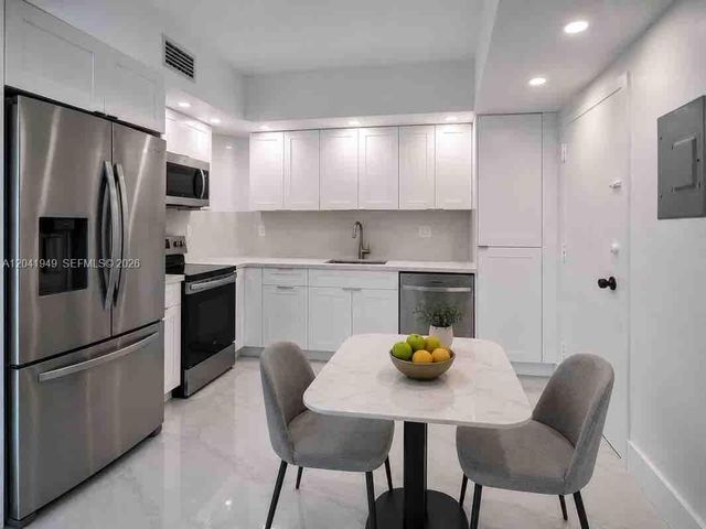 500 Bayview Dr 232, Sunny Isles Beach, FL 33160