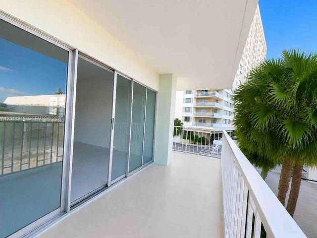 500 Bayview Dr 232, Sunny Isles Beach, FL 33160
