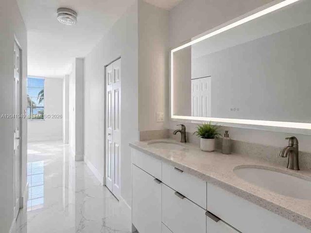 500 Bayview Dr 232, Sunny Isles Beach, FL 33160