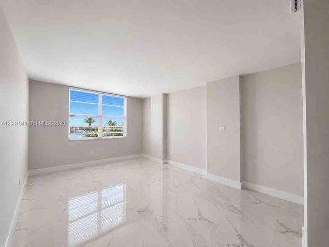 500 Bayview Dr 232, Sunny Isles Beach, FL 33160