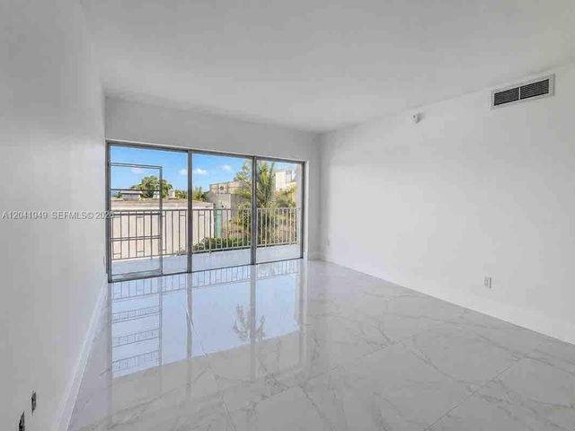 500 Bayview Dr 232, Sunny Isles Beach, FL 33160