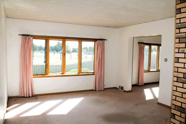 2924 South AVENUE, La Crosse, WI 54601