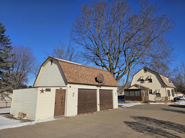2924 South AVENUE, La Crosse, WI 54601