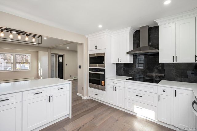 41 Embargo Place, North Babylon, NY 11703