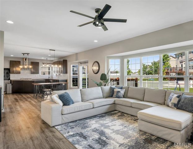 255 Mason Glen Drive, Lake St Louis, MO 63367