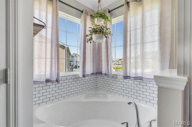 255 Mason Glen Drive, Lake St Louis, MO 63367
