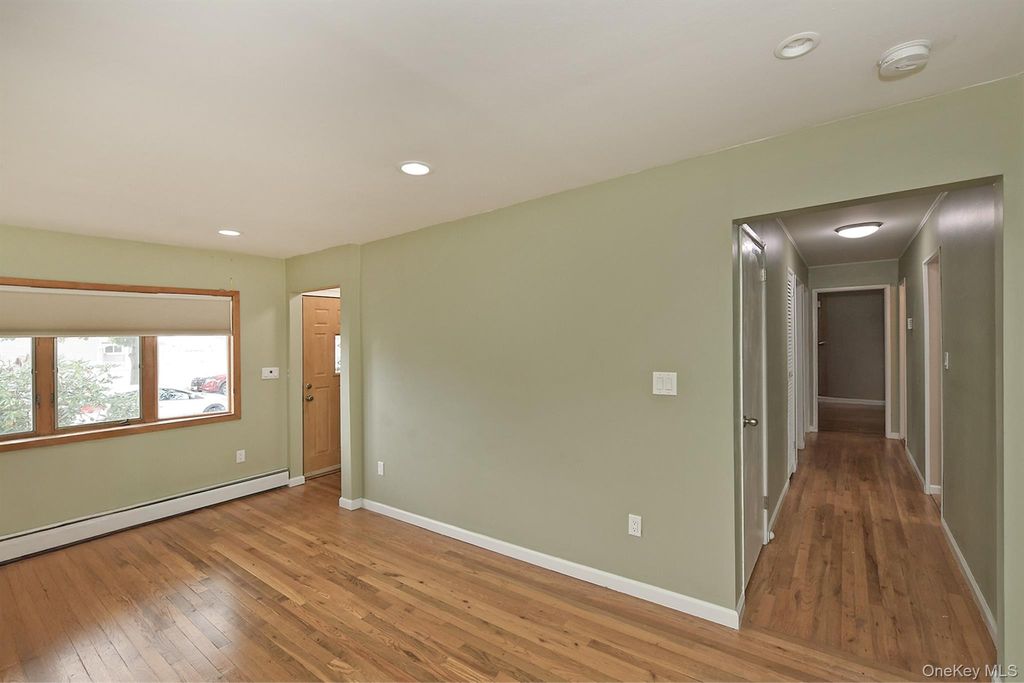654 Carlyle Avenue, Franklin Square, NY 11010 — photo 5