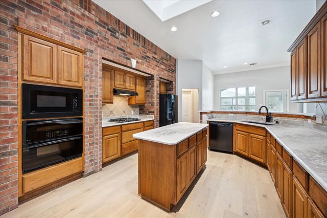 2401 Speidel DR, Pflugerville, TX 78660