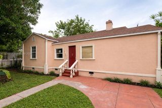 4122 NW 11th Pl, Miami, FL 33127