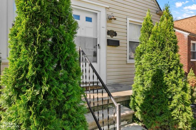 21734 Colony Street, Saint Clair Shores, MI 48080