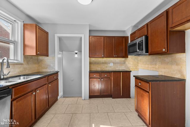 21734 Colony Street, Saint Clair Shores, MI 48080