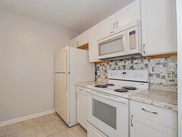 23 Plantation Drive 102, Vero Beach, FL 32966