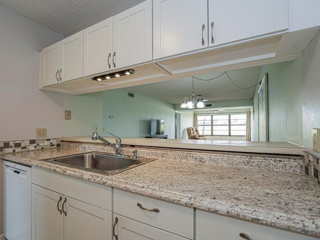 23 Plantation Drive 102, Vero Beach, FL 32966